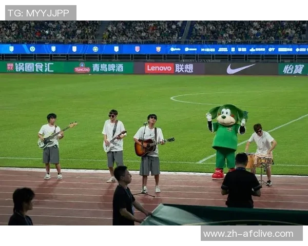 哈尔滨足球赛热情上演球迷齐聚共庆激情时刻 哈尔滨足球赛热情上演球迷齐聚共庆激情时刻